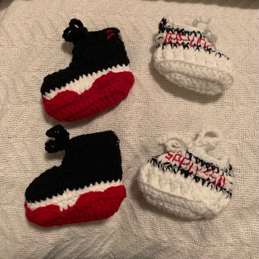 Hand made baby booties by Itzzy Bitzzy.